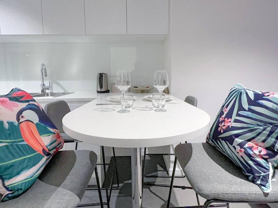 Amazing 2 Bedroom In Cbd! Brisbane Eksteriør bilde