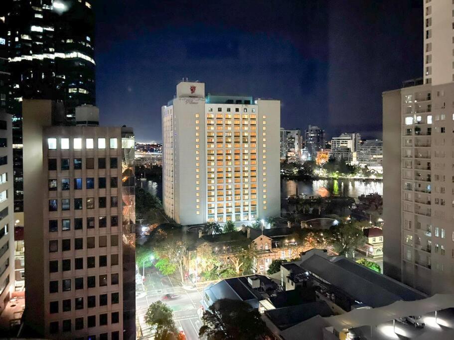 Amazing 2 Bedroom In Cbd! Brisbane Eksteriør bilde